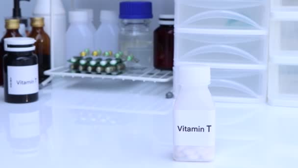 Vitamin Tabletták Egy Üvegben Étrend Kiegészítő Egészségügyi Vagy Betegségek Kezelésére — Stock videók