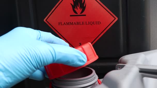 Brandfarlig Flytande Symbol Den Kemiska Tanken Brandfarliga Och Farliga Kemikalier — Stockvideo
