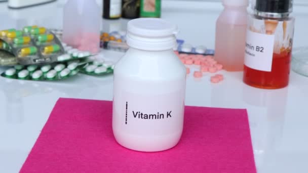 Vitamin Tabletták Egy Üvegben Étrend Kiegészítő Egészségügyi Vagy Betegségek Kezelésére — Stock videók