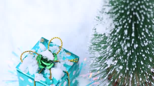 Χριστουγεννιάτικα Στολίδια Και Λευκό Χιόνι Χιόνι Φόντο Χειμερινό Φεστιβάλ — Αρχείο Βίντεο