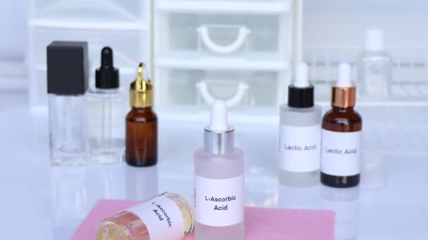 Ascorbinsäure Der Flasche Chemischer Bestandteil Schönheitsprodukten Hautpflegeprodukten — Stockvideo