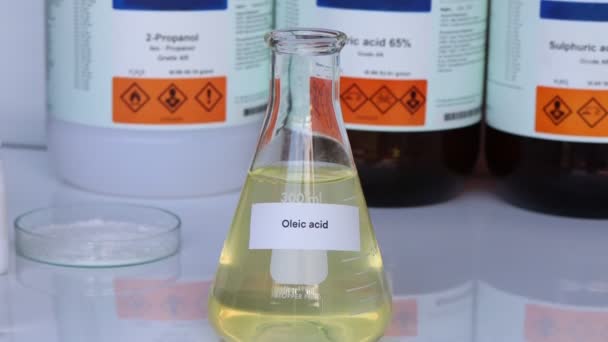 Ελαϊκό Οξύ Γυαλί Χημική Ουσία Στο Εργαστήριο Και Στη Βιομηχανία — Αρχείο Βίντεο