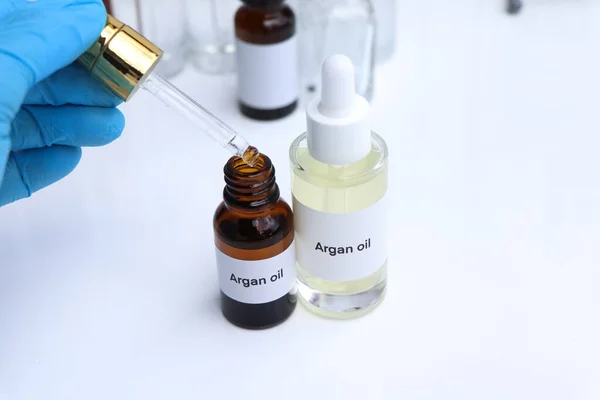 瓶子里的Argan油 化妆品的化学成分 护肤产品 — 图库照片