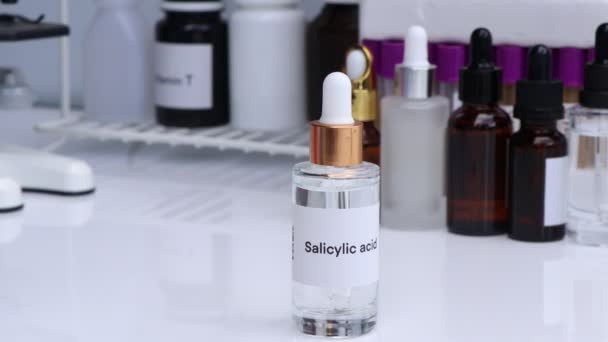 Салициловая Кислота Бутылке Химический Ингредиент Косметике Средства Уходу Кожей — стоковое видео