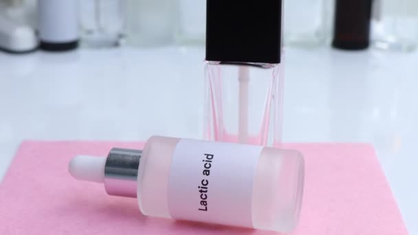 Milchsäure Der Flasche Chemische Zutat Schönheitsprodukten Hautpflegeprodukten — Stockvideo