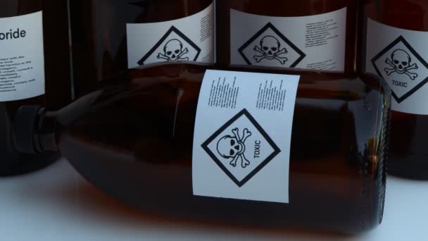 Toksyczny Symbol Chemiczny Butelce Niebezpieczne Chemikalia Przemyśle Lub Laboratorium — Wideo stockowe