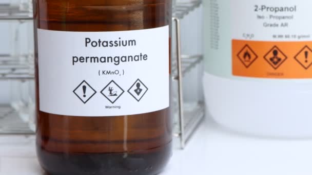 Permanganate Potassium Dans Verre Produit Chimique Laboratoire Dans Industrie Produits — Video