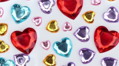 Sevgililer Günü için arka plandaki kalp şekli, aşkı temsil eden küçük kalp şekli.