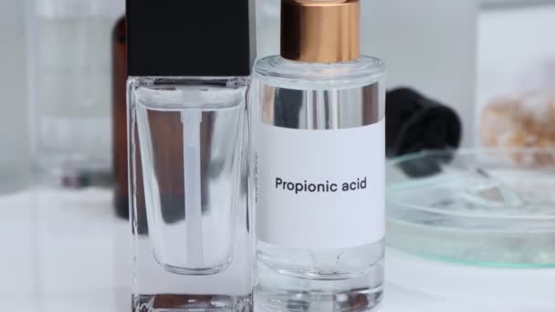Propionsäure Der Flasche Chemische Zutat Schönheitsprodukten Hautpflegeprodukten — Stockvideo
