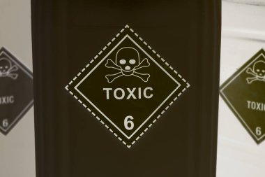 Kimyasal ürünlerdeki zehirli sembol, endüstrideki ya da laboratuvardaki tehlikeli kimyasallar