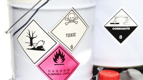 化学产品 工业或实验室中危险化学品的有毒符号 — 图库视频影像