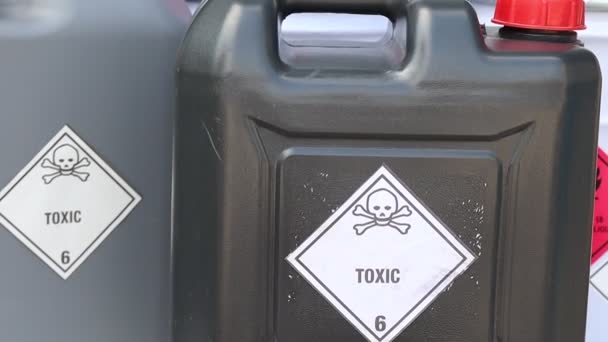 化学产品 工业或实验室中危险化学品的有毒符号 — 图库视频影像