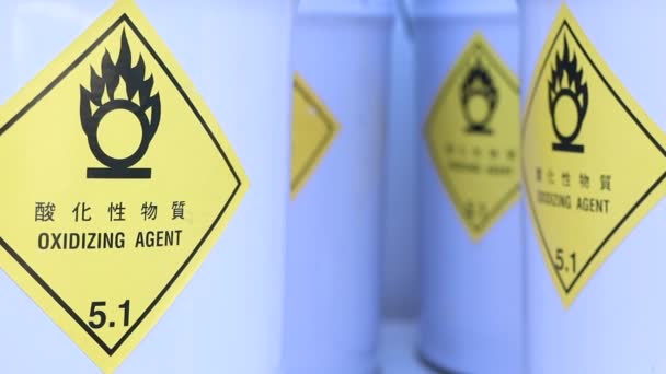 Οξειδωτικό Σύμβολο Στο Χημικό Προϊόν Επικίνδυνες Χημικές Ουσίες Στη Βιομηχανία — Αρχείο Βίντεο