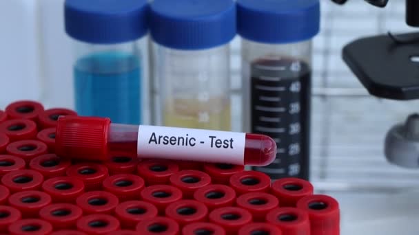 砷检测检查检查血液中的异常情况 血样在实验室分析 血样在试管中 — 图库视频影像