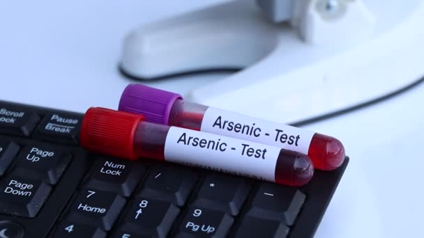 Arsenicumtest Kijken Naar Afwijkingen Van Bloed Bloedmonster Analyseren Het Laboratorium — Stockvideo