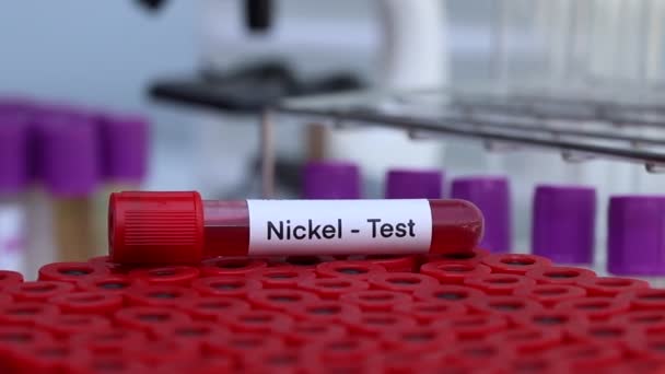 Kandaki Anormallikleri Araştırmak Için Nikel Testi Laboratuvarda Analiz Edilecek Kan — Stok video