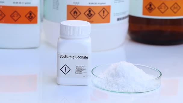 Glukonát Sodný Láhvi Chemikálie Laboratoři Průmyslu Chemikálie Použité Při Analýze — Stock video
