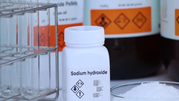 Hydroxyde Sodium Bouteille Produit Chimique Laboratoire Dans Industrie Produits Chimiques — Video