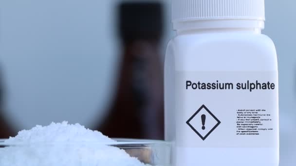 Solfato Potassio Bottiglia Prodotto Chimico Laboratorio Nell Industria Sostanze Chimiche — Video Stock