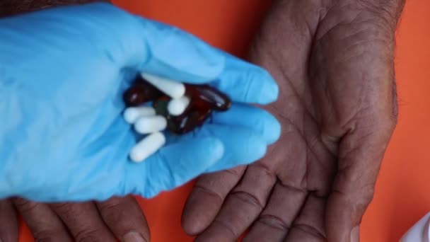 Asian Elderly Holding Pill Drug Hand Strong Healthy Medical Concept — Vídeo de stock