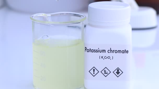 Potassium Chromate Bottle Chemical Laboratory Industry Chemical Used Analysis — Vídeo de stock