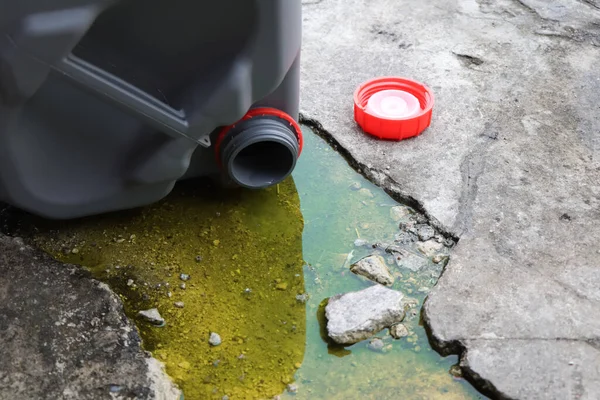 Endüstriden ya da yerden sızan kimyasallar çevreye zarar veriyor