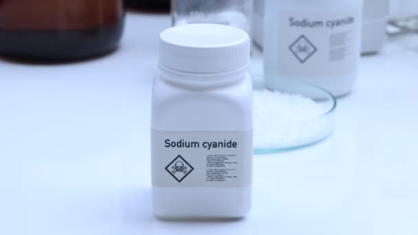 Cianuro Sódico Vidrio Químico Laboratorio Industria Peligroso Materias Químicas Primas — Vídeo de stock