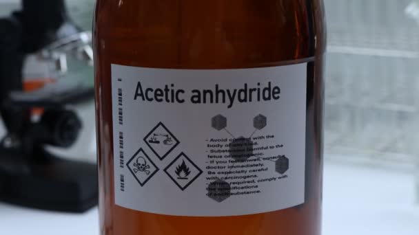 Acetic Anhydride Glass Chemical Laboratory Industry Dangerous Chemical Raw Materials — Vídeo de Stock