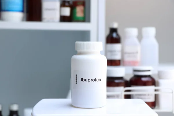 Pastilla Ibuprofeno Botella Blanca Stock Pastillas Concepto Médico Farmacia — Foto de Stock