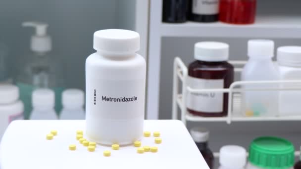 Metronidazool Pil Witte Fles Pil Voorraad Medische Apotheek Concept — Stockvideo