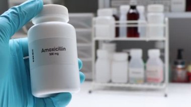 Amoxicillin hapı beyaz şişede, hap stoku, tıbbi veya eczane konsepti