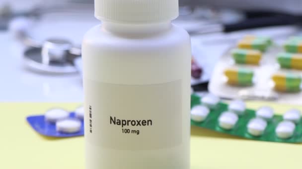 Pastilla Naproxeno Botella Blanca Stock Pastillas Concepto Médico Farmacia — Vídeos de Stock