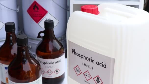 Kyselina Fosforečná Nebezpečné Chemikálie Symboly Nádobách Chemikálie Průmyslu Nebo Laboratoři — Stock video
