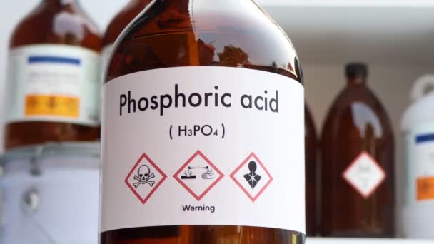 Fosforik Asit Tehlikeli Kimyasallar Konteynırlar Üzerindeki Semboller Endüstride Veya Laboratuvarda — Stok video