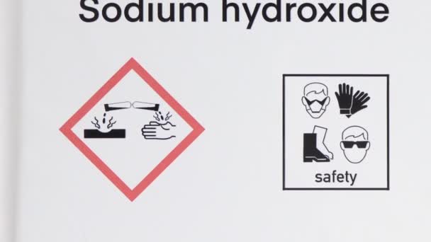 Wodorotlenek Sodu Niebezpieczne Chemikalia Symbole Pojemnikach Chemikalia Przemyśle Lub Laboratorium — Wideo stockowe