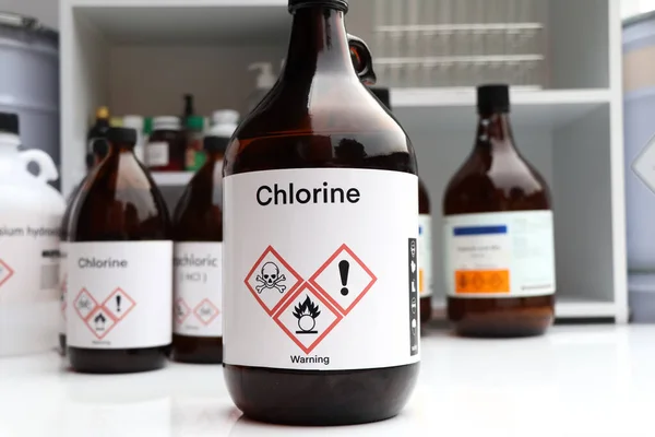 Chlor Niebezpieczne Chemikalia Symbole Pojemnikach Chemikalia Przemyśle Lub Laboratorium — Zdjęcie stockowe