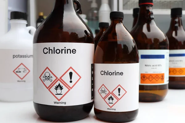 Cloro Productos Químicos Peligrosos Símbolos Contenedores Productos Químicos Industria Laboratorio — Foto de Stock