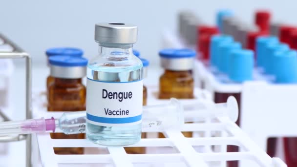 Denguevaccin Een Injectieflacon Immunisatie Behandeling Van Infectie Vaccin Gebruikt Voor — Stockvideo