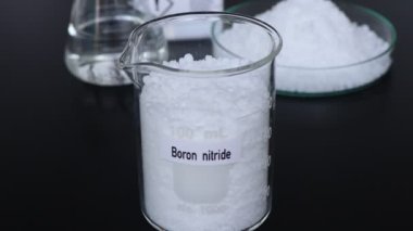 Konteynırda Boron nitrürü, laboratuvarda kimyasal analiz, endüstride kimyasal hammaddeler