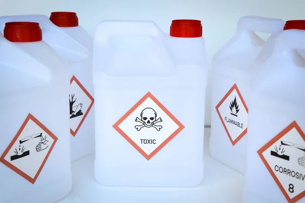 Símbolo Aviso Para Perigo Químico Recipiente Químico Químico Laboratório Industrial Fotografias De Stock Royalty-Free