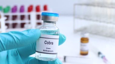 Kobra, yılan panzehiri, yılan ısırığından korunmak için serum, laboratuvar geçmişi. 
