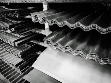 İnşaat endüstrisinde çelik kullanılır, eski çelik ve pas.