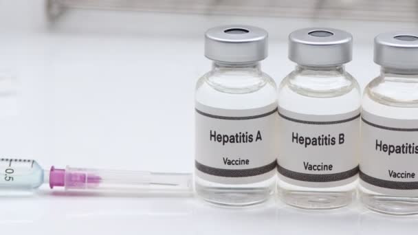 瓶子中的肝炎疫苗 免疫接种和感染治疗 科学实验 — 图库视频影像
