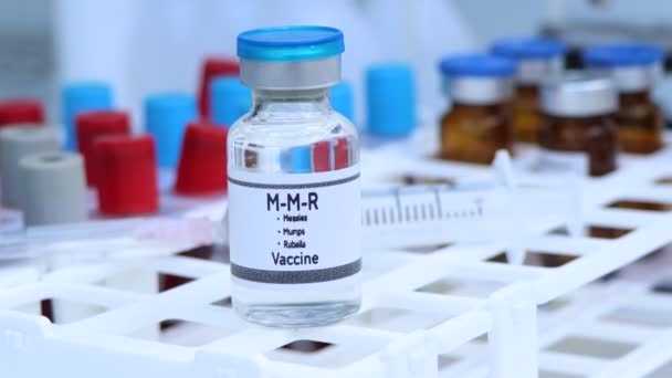 Szczepionka Przeciw Odrze Śwince Różyczce Fiolce Uodpornianie Leczenie Zakażenia Eksperyment — Wideo stockowe