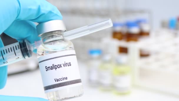 Pokkenvirusvaccin Een Injectieflacon Immunisatie Behandeling Van Infectie Wetenschappelijk Experiment — Stockvideo