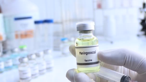 Szczepionka Meningokokowa Fiolce Uodpornianie Leczenie Zakażenia Eksperyment Naukowy — Wideo stockowe