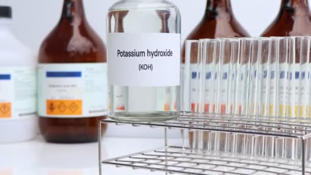 Hydroxyde Potassium Récipients Produits Chimiques Dangereux Matières Premières Produits Chimiques — Video