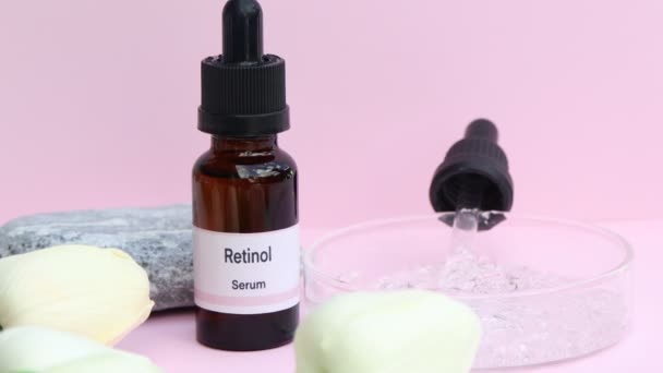 Retinol Der Flasche Substanzen Zur Behandlung Oder Medizinischen Schönheitsverbesserung Schönheitsprodukt — Stockvideo