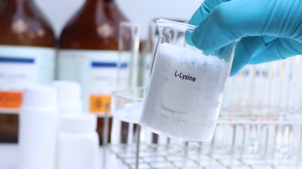 Lysine Poudre Dans Récipient Chimique Chimique Laboratoire Dans Industrie Matières — Video