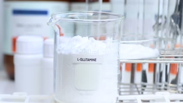 Glutamina Recipiente Químico Química Laboratório Indústria Matérias Primas Utilizadas Produção — Vídeo de Stock
